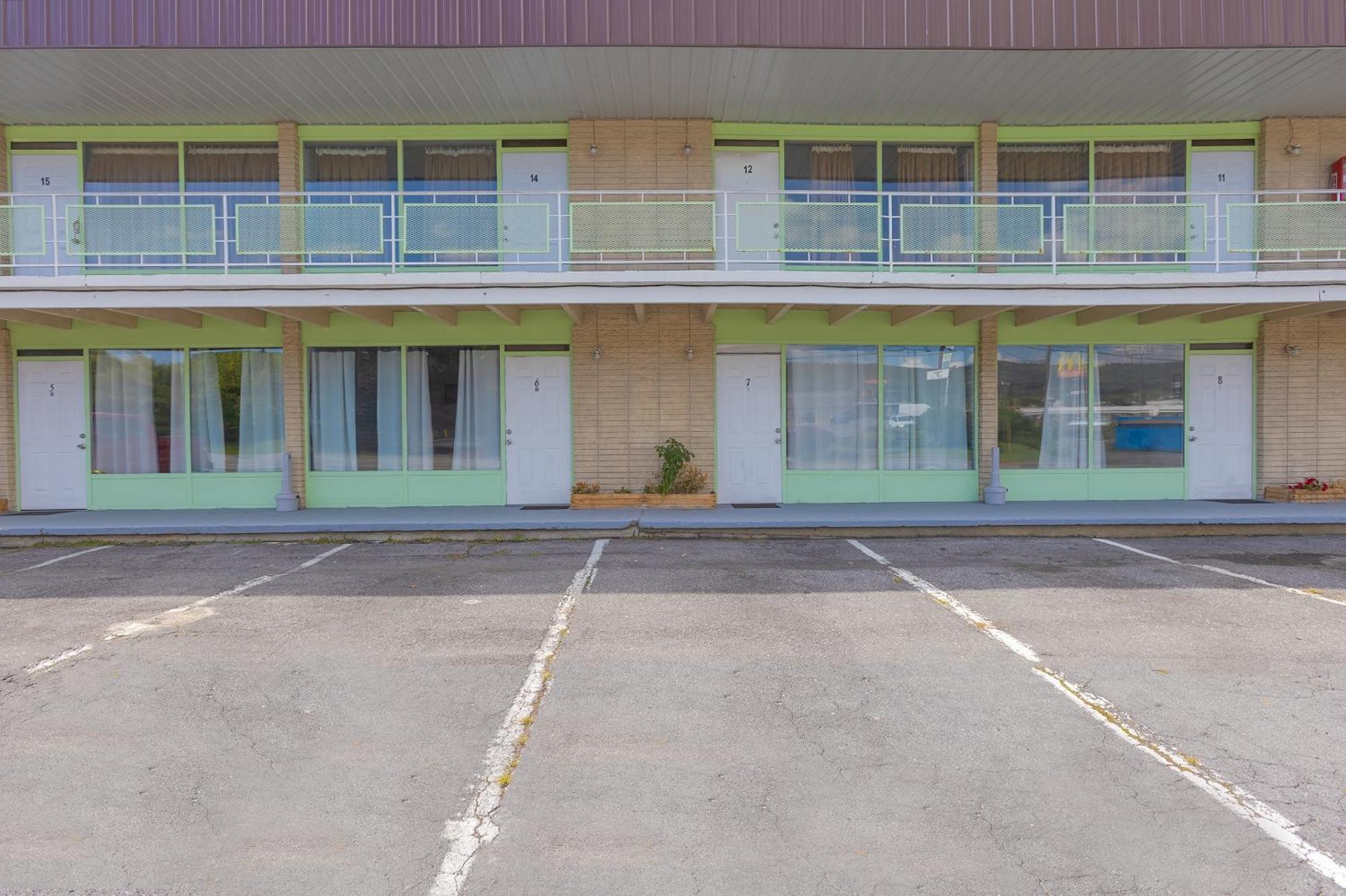Sonrise Inn Lincoln Hwy By Oyo Breezewood Eksteriør bilde