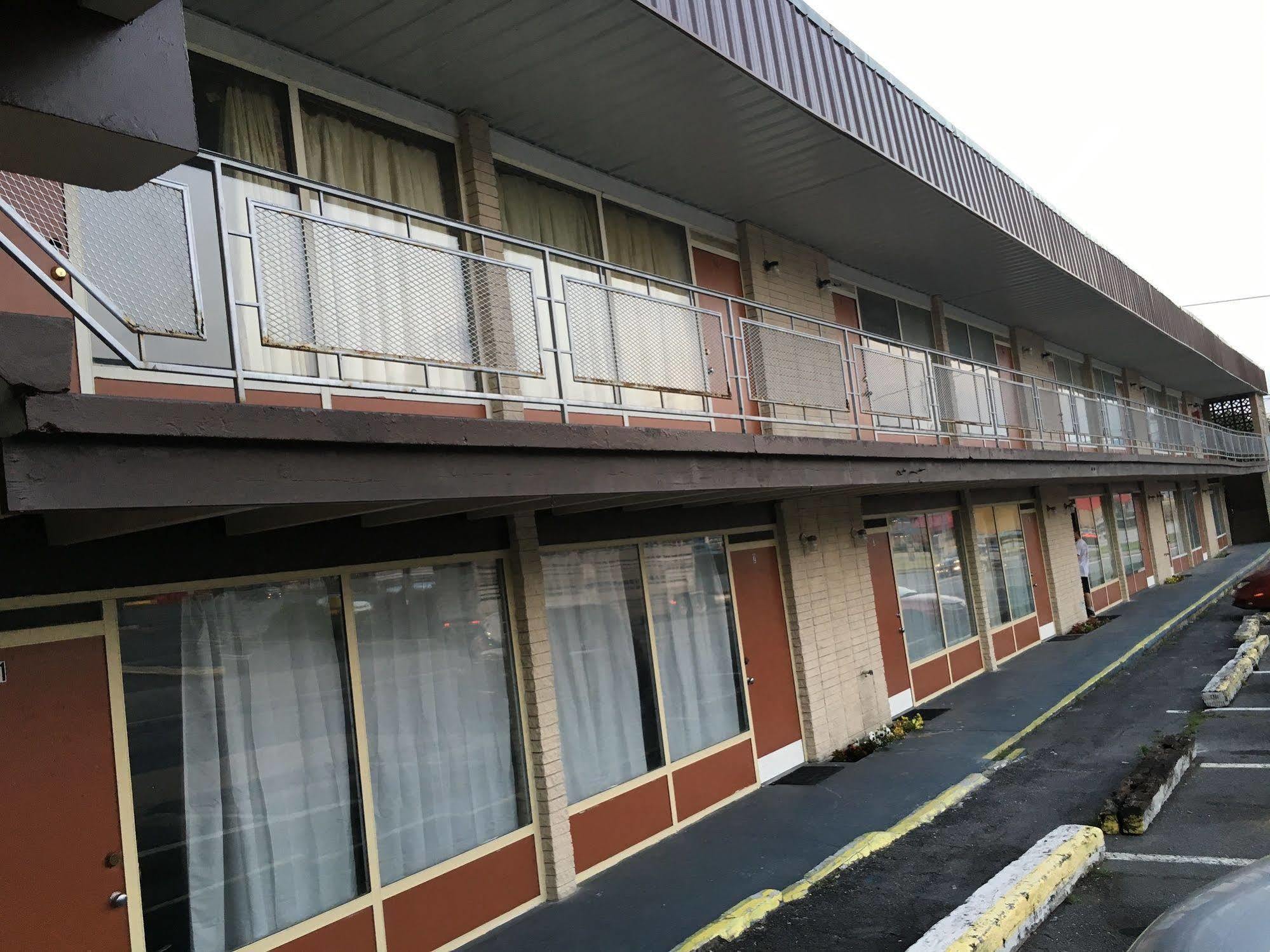 Sonrise Inn Lincoln Hwy By Oyo Breezewood Eksteriør bilde