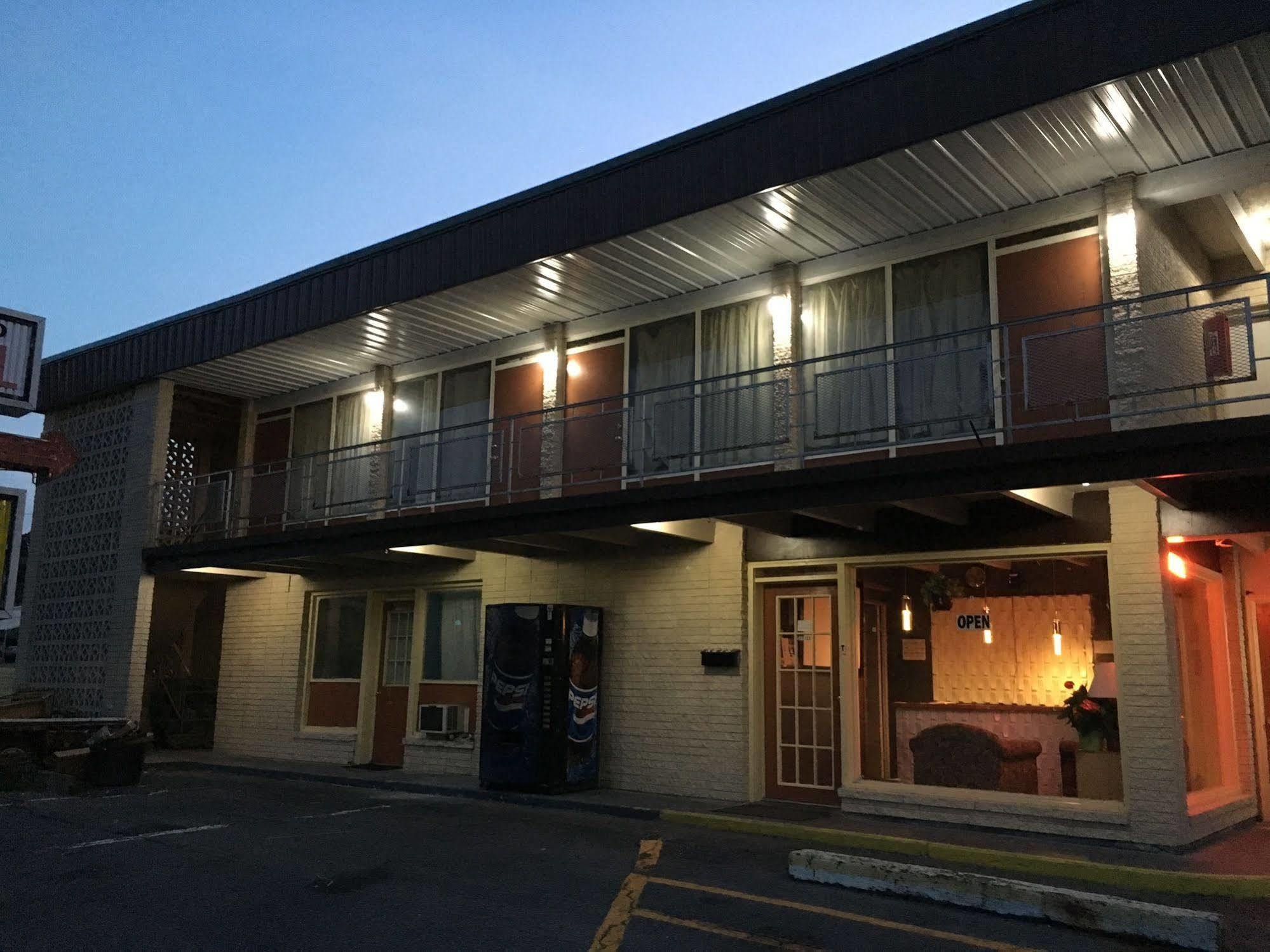 Sonrise Inn Lincoln Hwy By Oyo Breezewood Eksteriør bilde